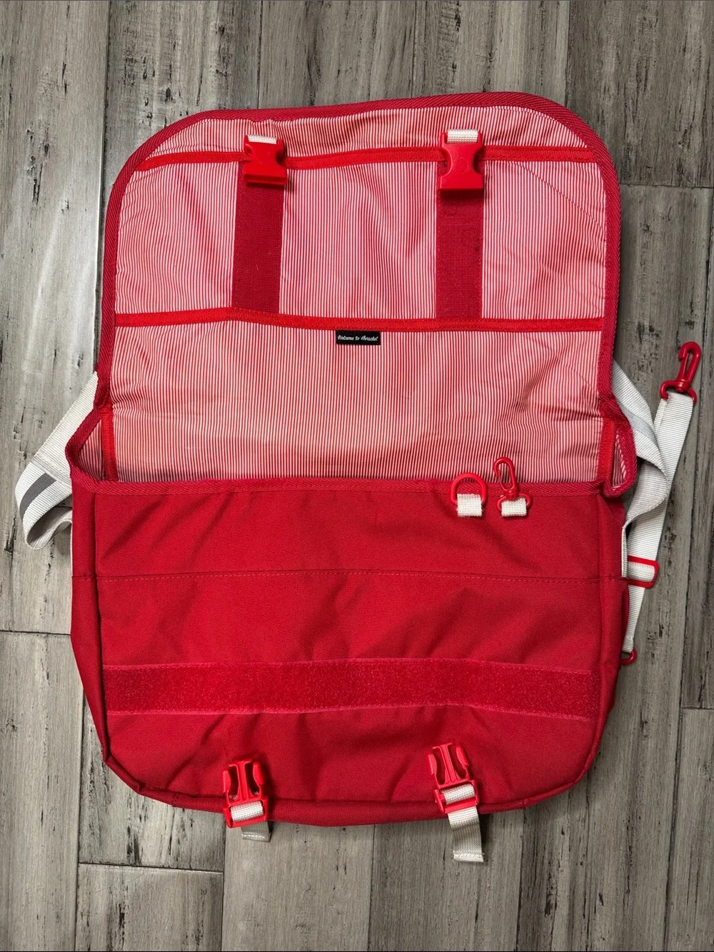 HERSCHEL SUPPLY CO. POP QUIZ MESSENGER BAG RED CANVAS LAPTOP TRAVEL CROSSBODY